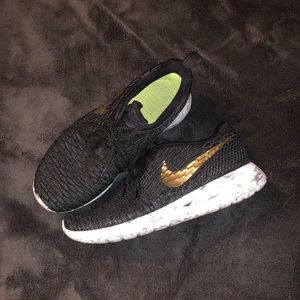 NIKEiD flyknit Roshe runs